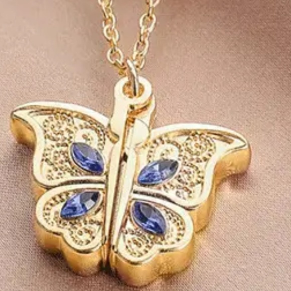 Butterfly Locket Gold Color Opens "I Love You" Heart Inside - Chain Included - Picture 4 of 5